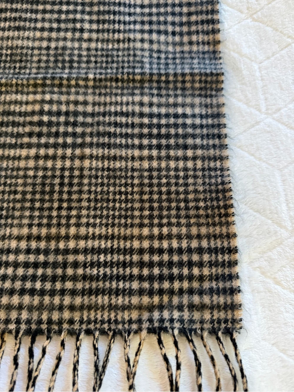 100% Cashmere Scarf Made in England Tan Black Plaid Fringe - Picture 4 of 6